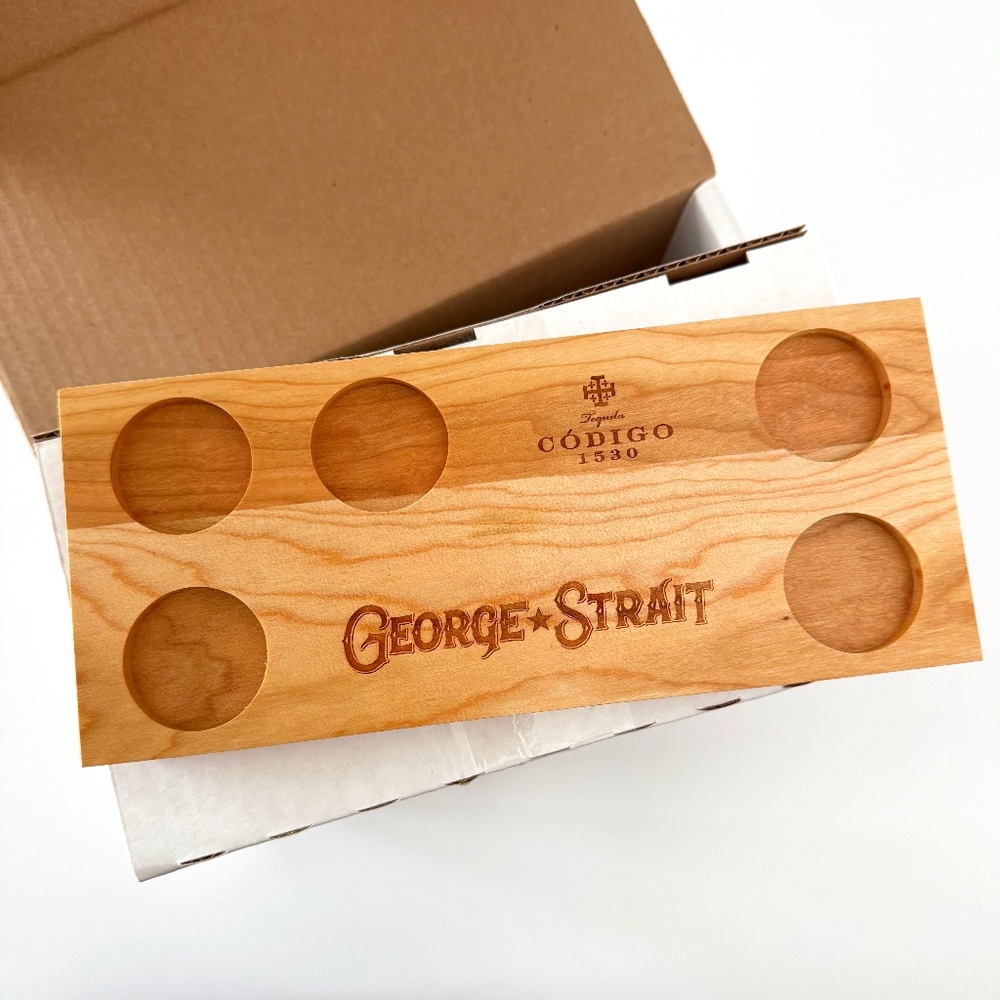 George Strait Código 1530 Tasting Glasses with Wood Serving Board New in Box